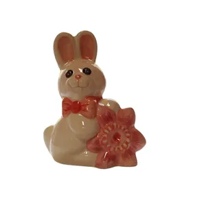 Coniglietto decorato con fiore (modello bomboniera)
